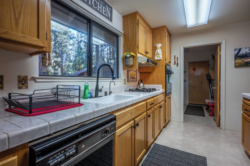 Fully equipped kitchen with everything you need to cook and gath