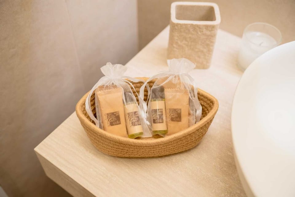 Luxury Suite, Balcony | Bathroom