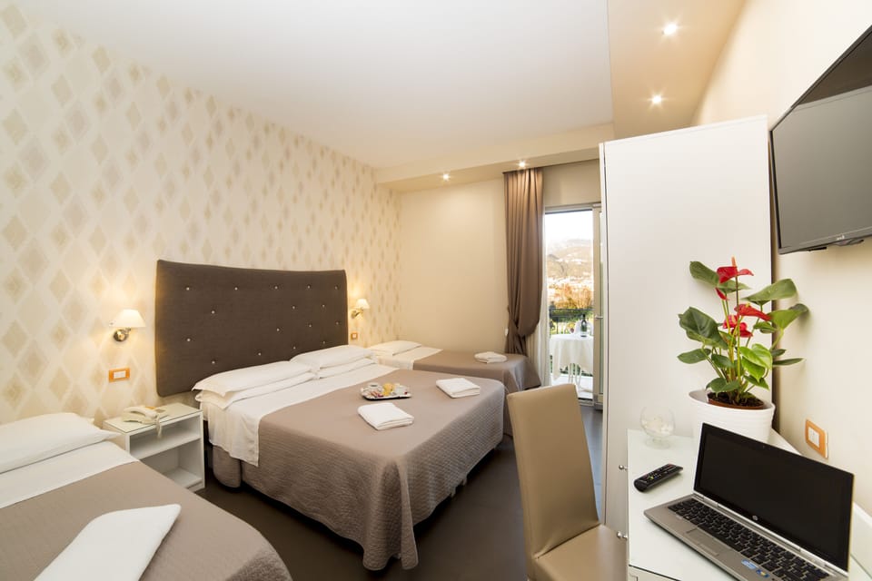 Quadruple Room | Minibar, in-room safe, desk, soundproofing