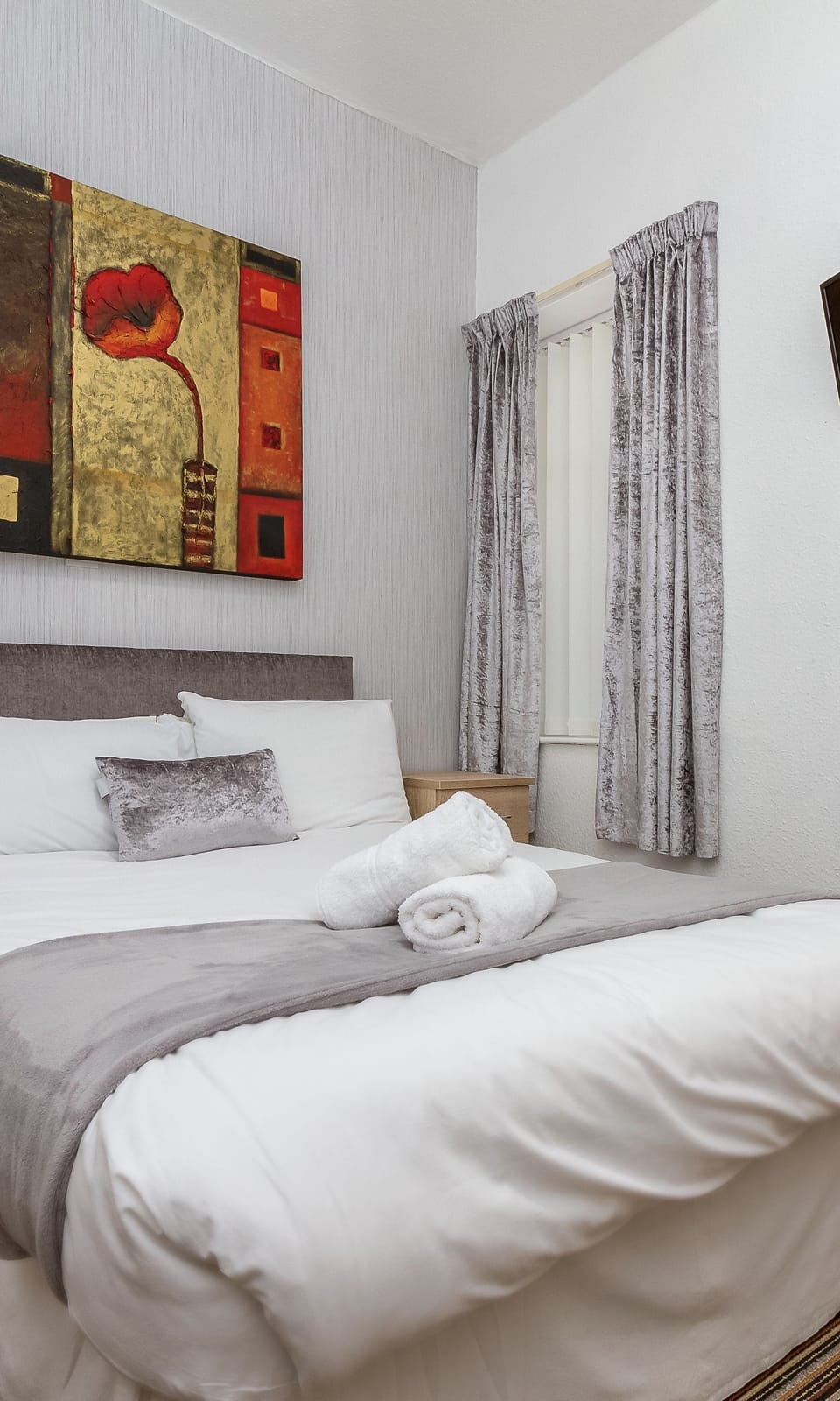 Individually furnished, free WiFi, bed sheets