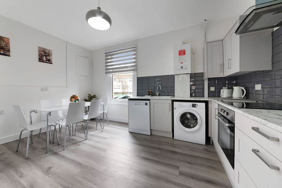 Full kitchen
