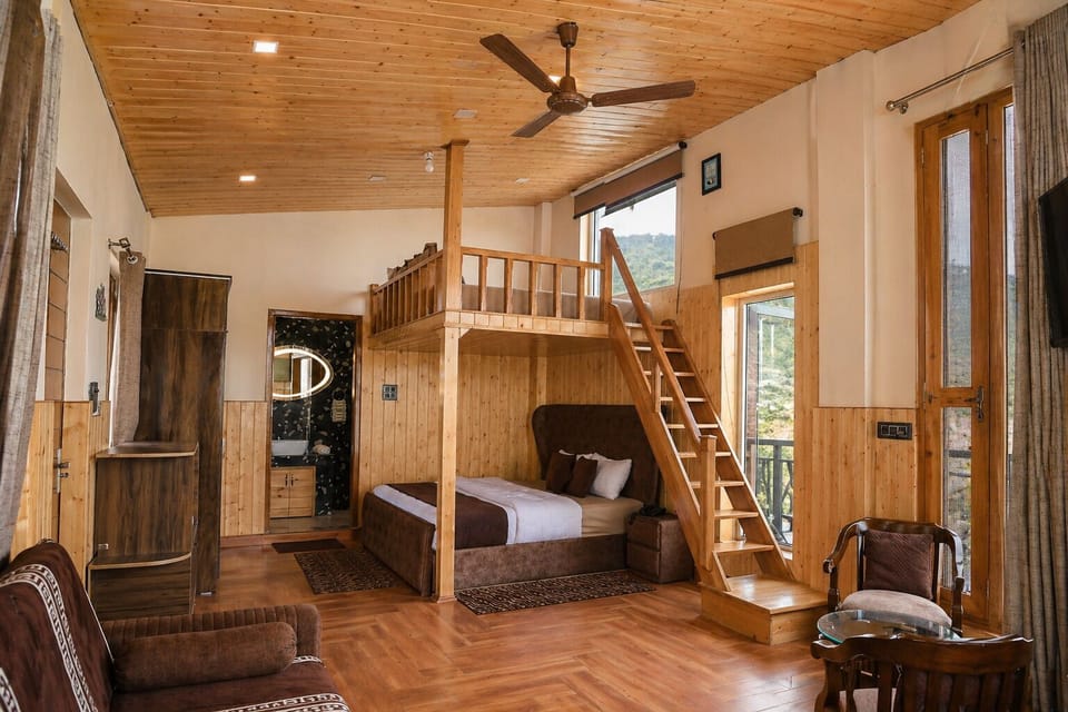 Family Room | In-room safe, desk, laptop workspace, blackout drapes