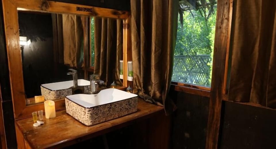 Bathtub, free toiletries, towels, soap