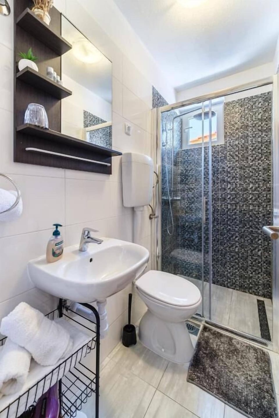 Shower, free toiletries, hair dryer, towels
