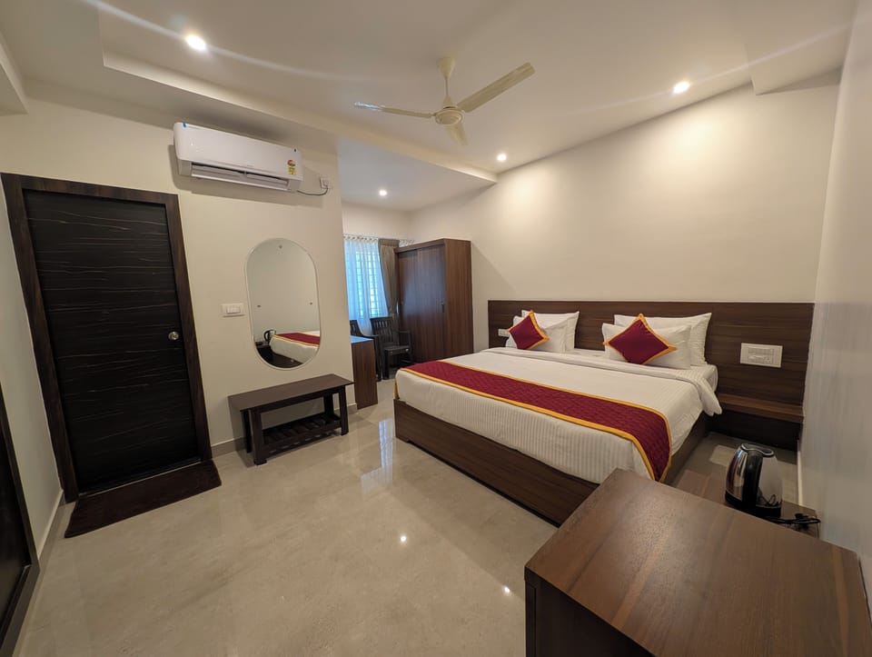 Deluxe Double Room | Egyptian cotton sheets, premium bedding, down comforters