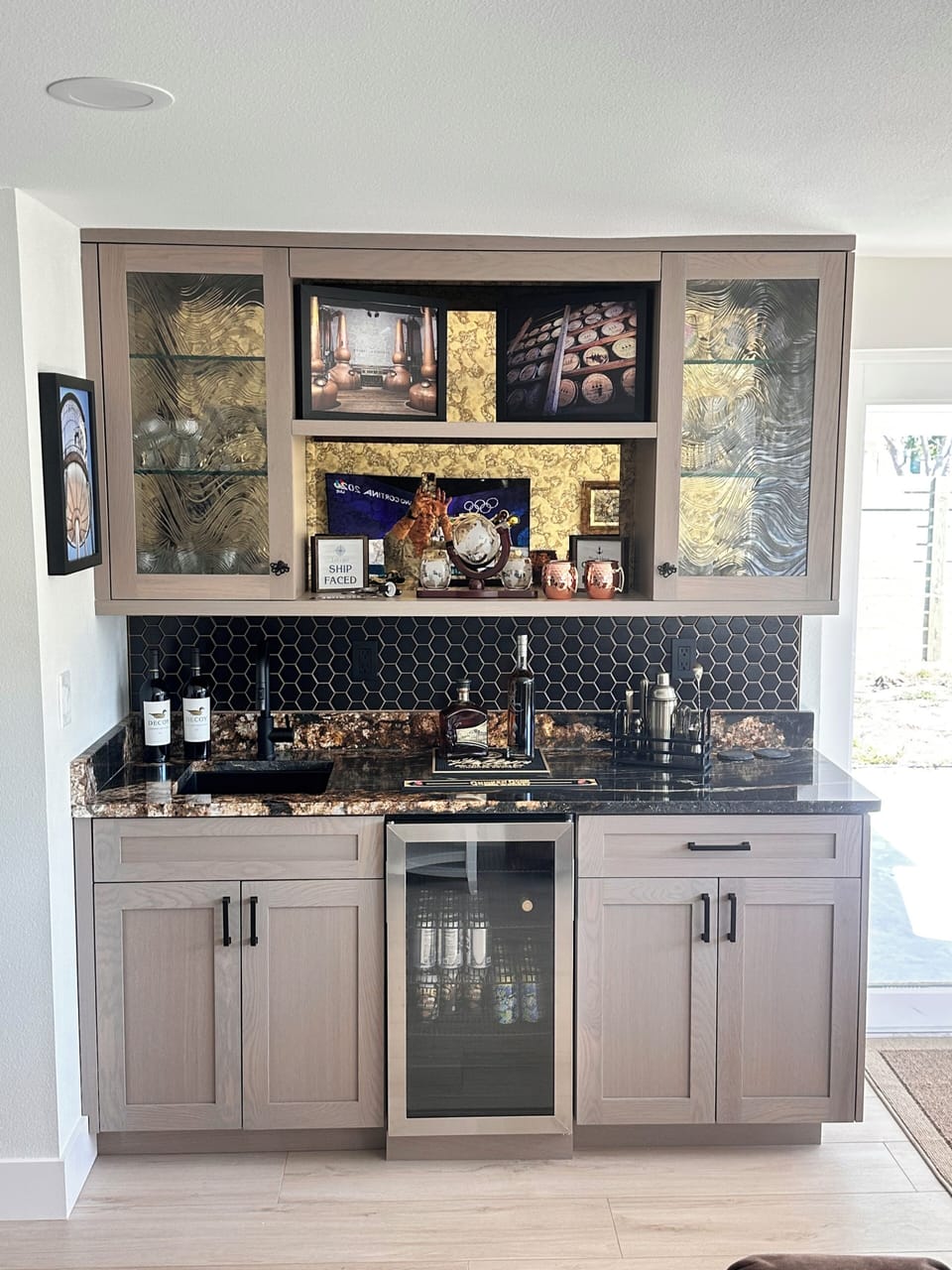 wet bar, alcohol not included