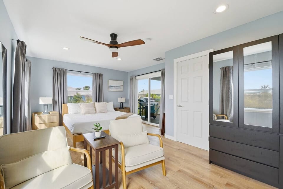 Primary suite with king bed, private en suite, and walk-in shower