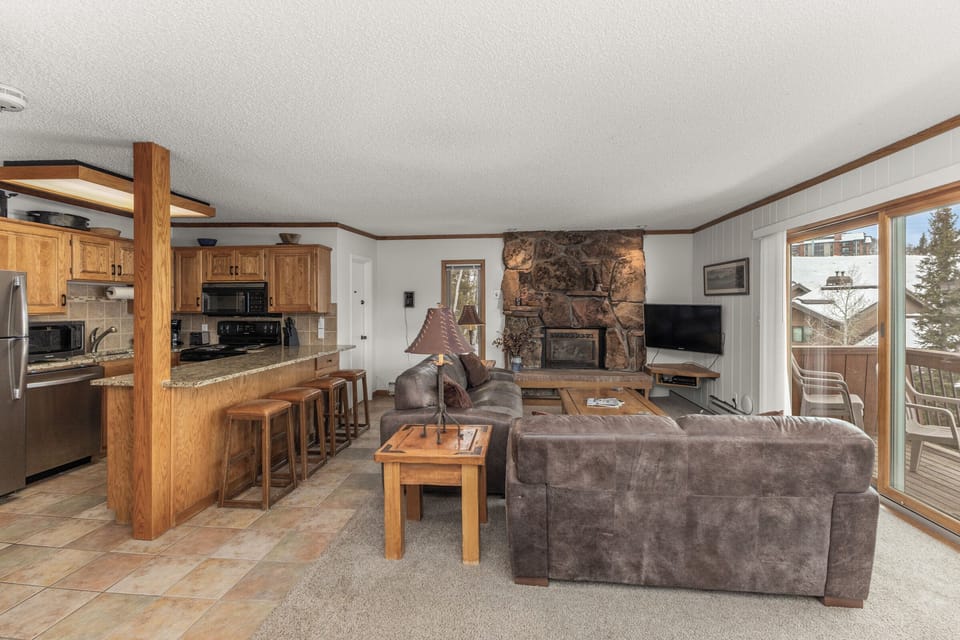 Living Area | Overlooking Mountain View