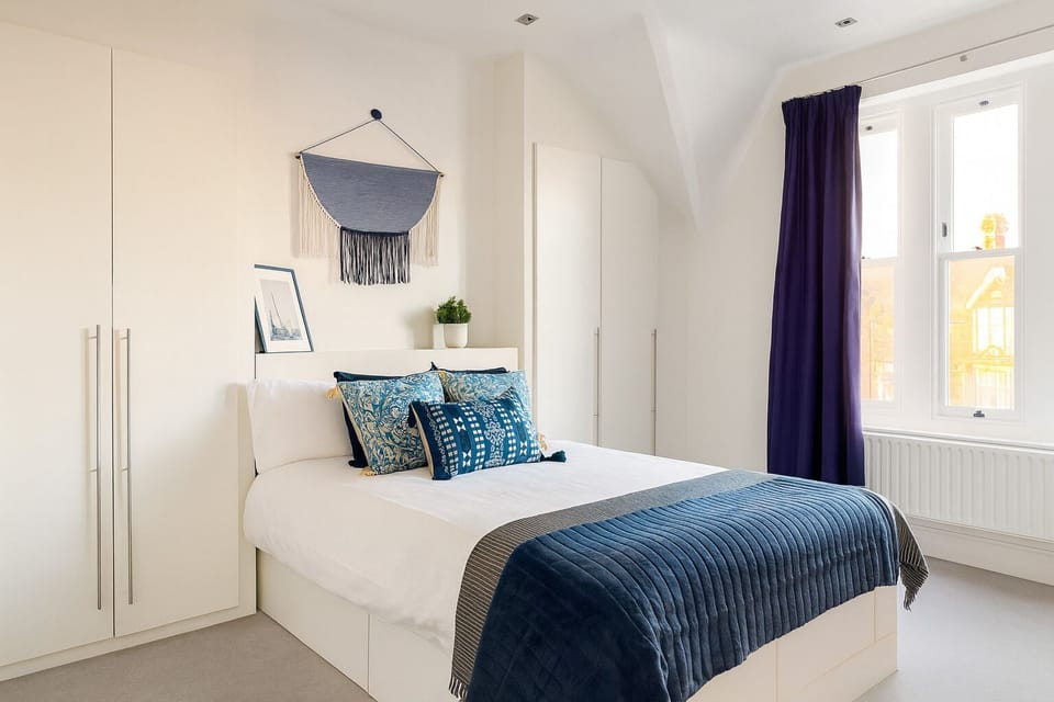 The Pontcanna Emerald | Free Parking | 3 Beds Apartment in Cardiff