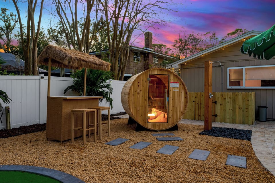 Barrel Sauna, Tiki Hut and Outdoor Shower