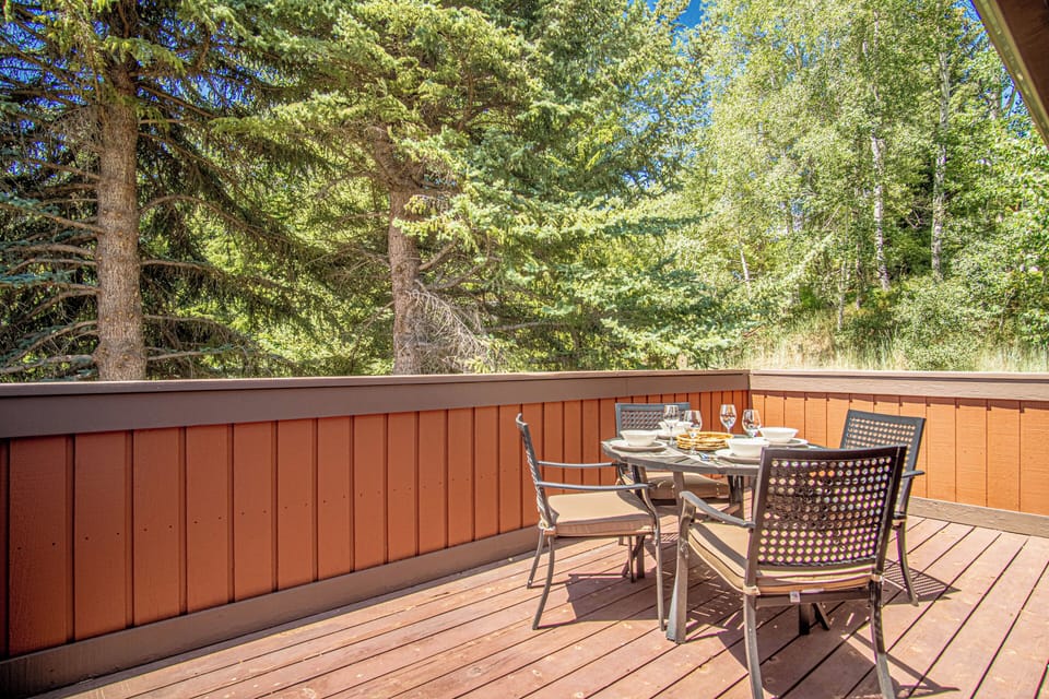 Private and peaceful furnished deck for outdoor dining - BBQ and umbrella included!