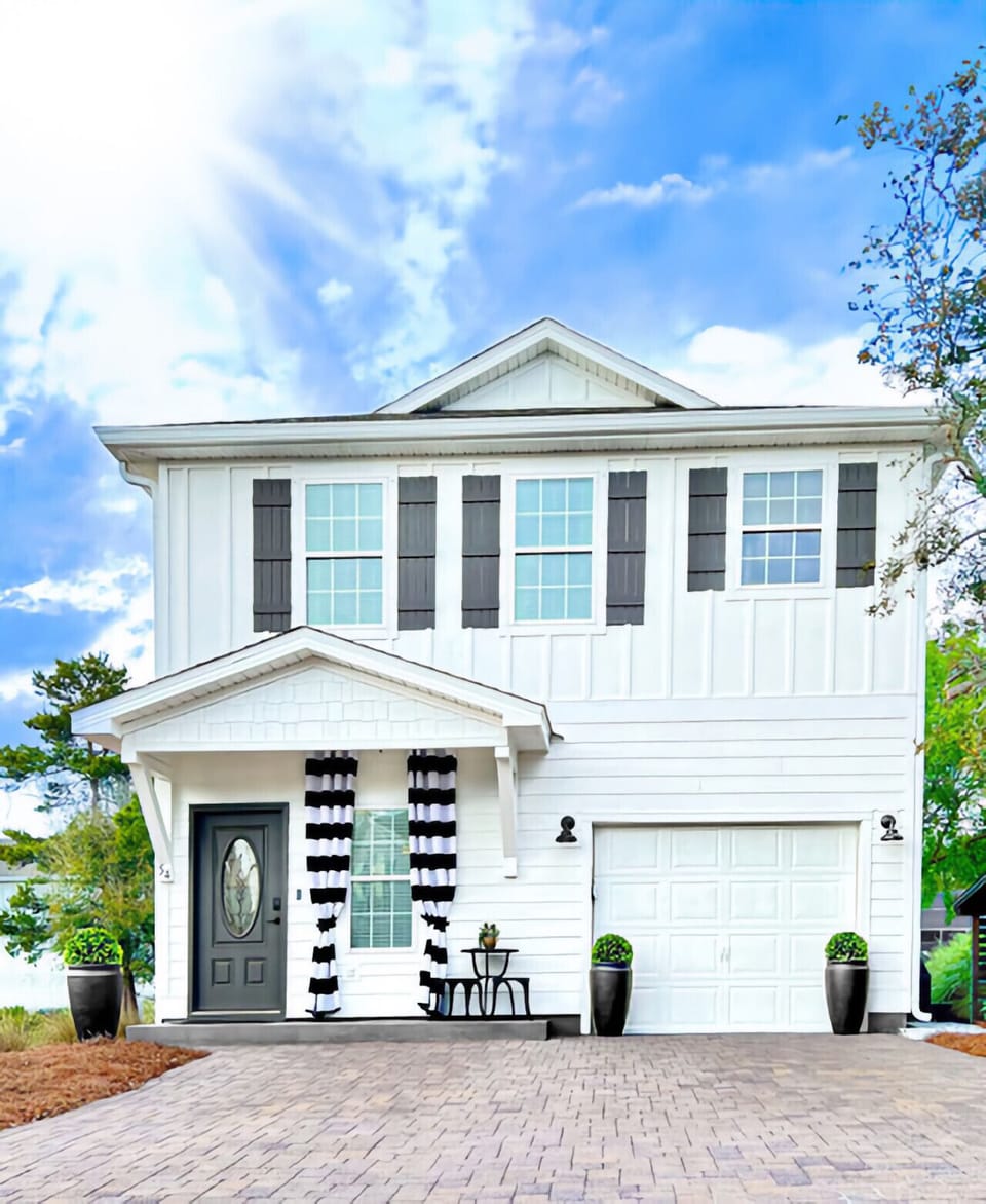 Stylish, beachy modern exterior in a quiet neighborhood with convenient electronic door lock