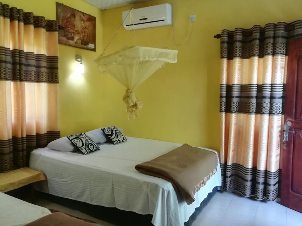 Comfort Double or Twin Room, Mountain View | Desk, laptop workspace, soundproofing, iron/ironing board