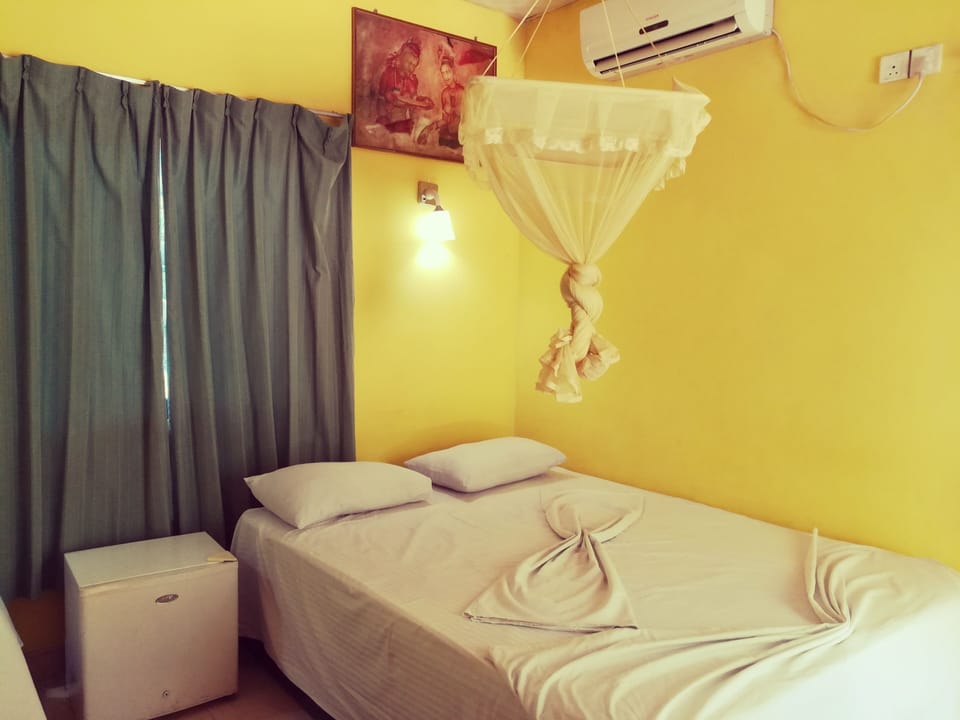 Comfort Double or Twin Room, Mountain View | Desk, laptop workspace, soundproofing, iron/ironing board