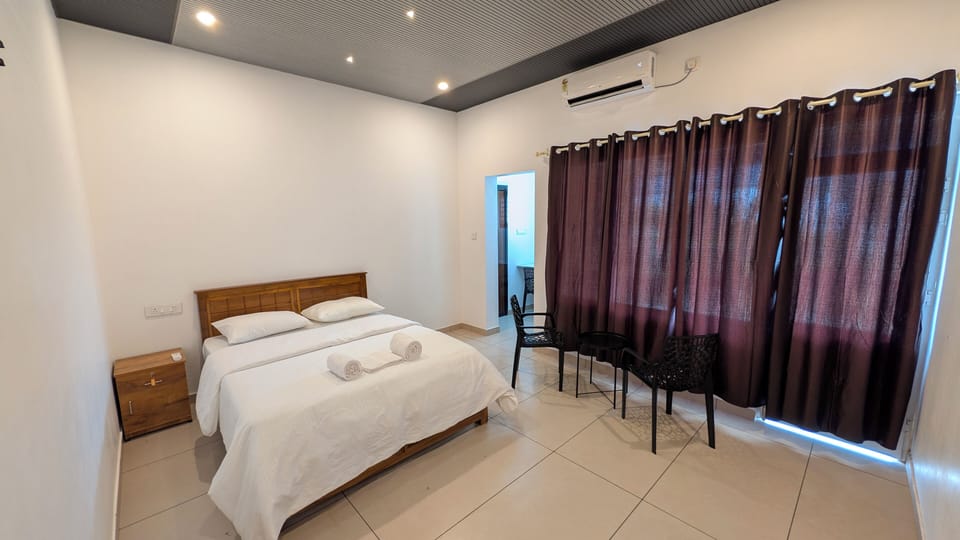 Double Room, Ocean View | Individually furnished, desk, laptop workspace, soundproofing