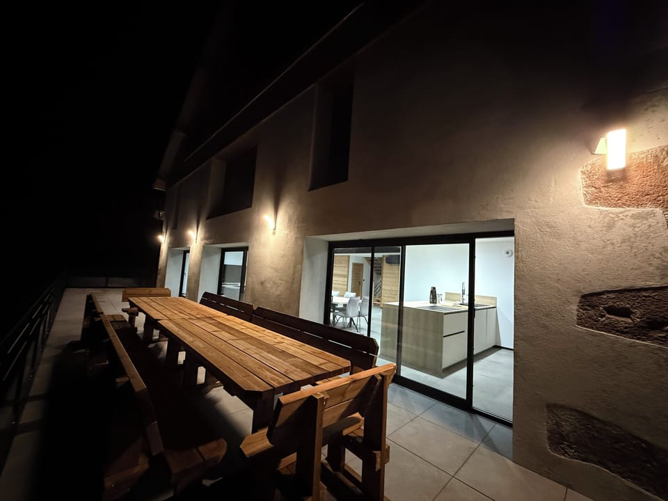 Outdoor dining