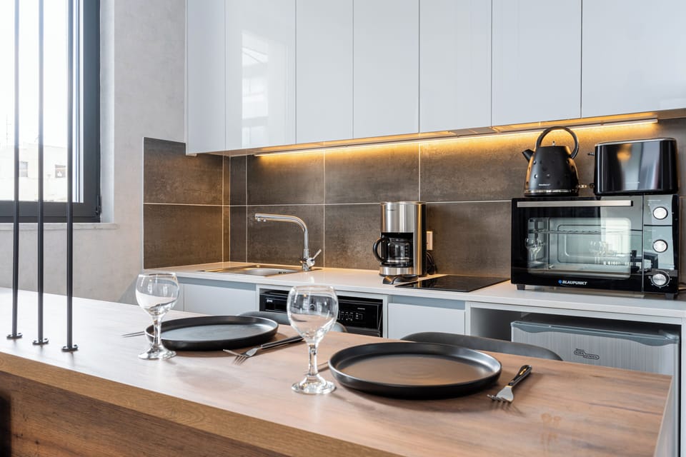 Studio, 1 Double Bed with Sofa bed, Kitchenette, City View | Private kitchenette | Coffee/tea maker, mini-fridge, microwave, stovetop