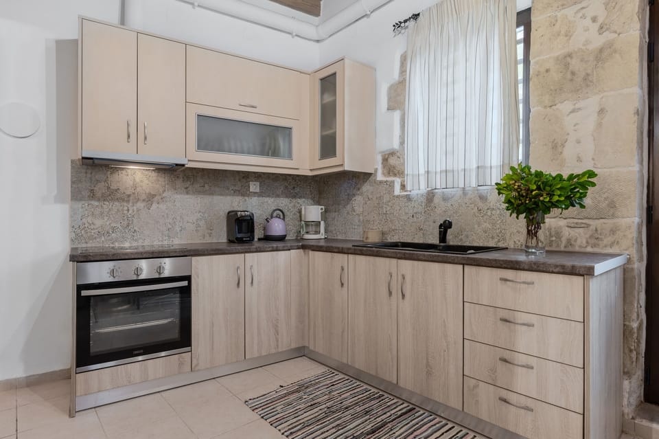 House, 1 Bedroom, Terrace, Mountain View | Private kitchen | Microwave, coffee/tea maker, highchair