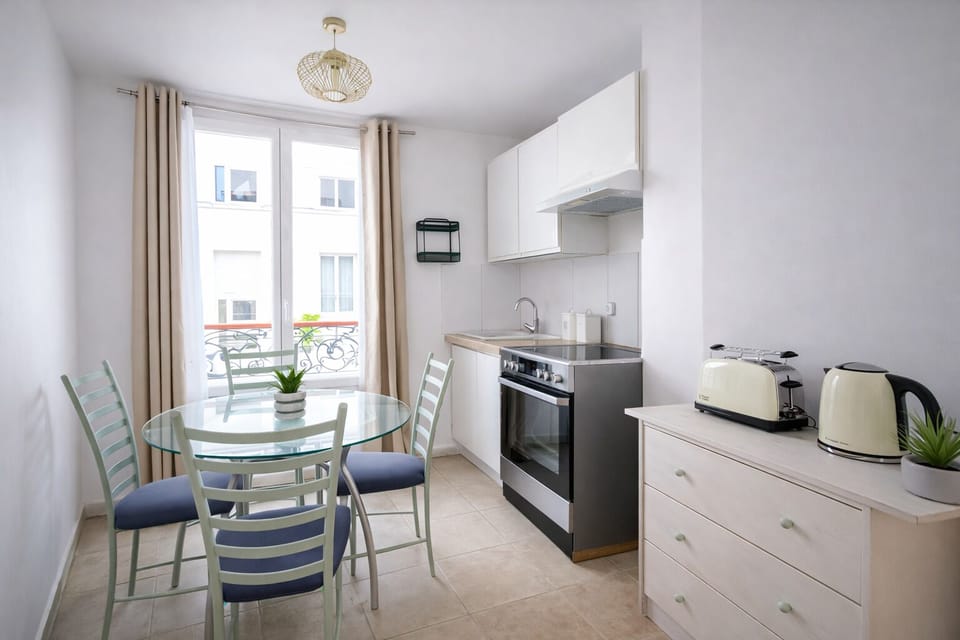 Apartment | Private kitchen | Fridge, microwave, oven, stovetop
