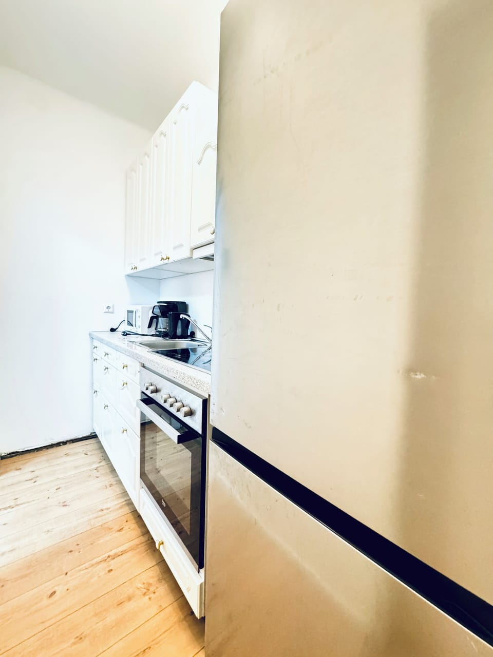 Basic Apartment | Private kitchen | Fridge, microwave, oven, stovetop