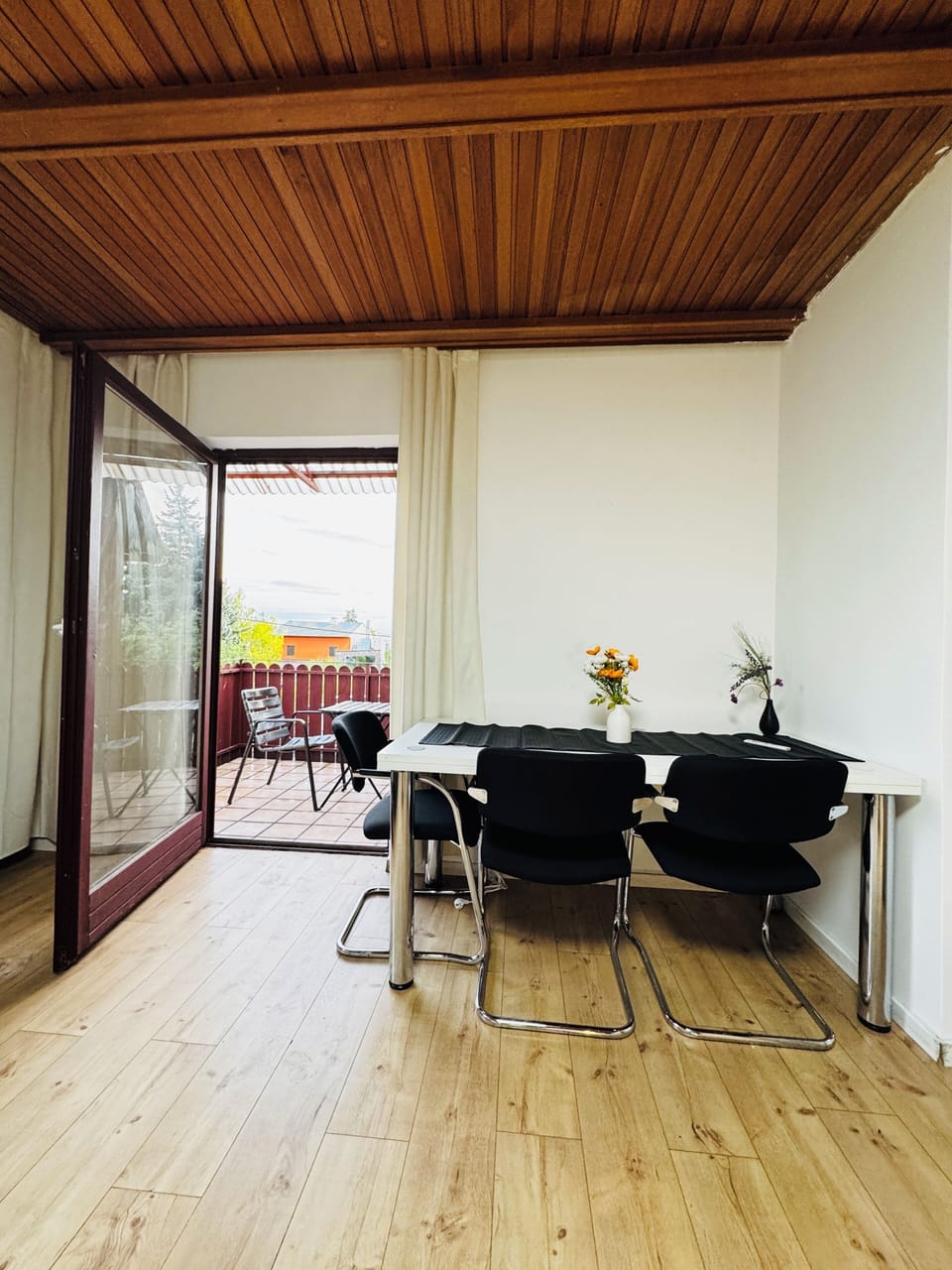 Basic Apartment | Iron/ironing board