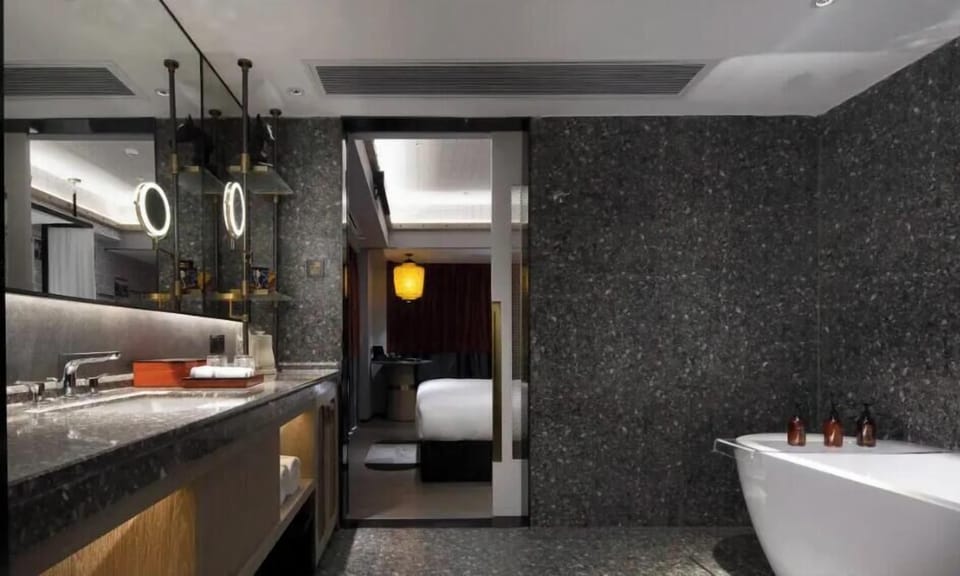 Luxury Double Room | Bathroom | Free toiletries, hair dryer, bathrobes, slippers
