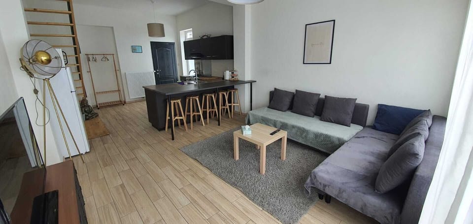 Basic Townhome | Living area | Flat-screen TV