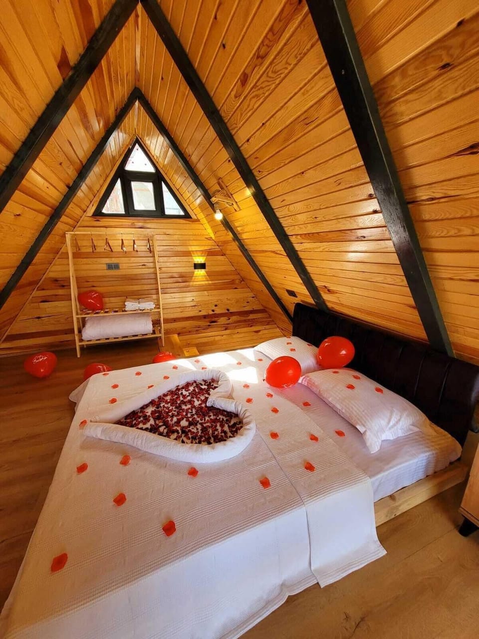 Deluxe Suite, Pool View | Free WiFi