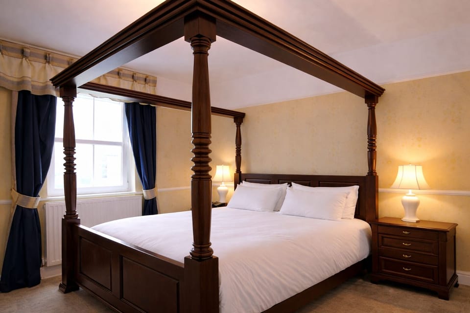 Deluxe Double Room | Blackout drapes, iron/ironing board, free WiFi