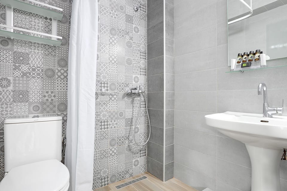 Double Room, Balcony, Garden View | Bathroom