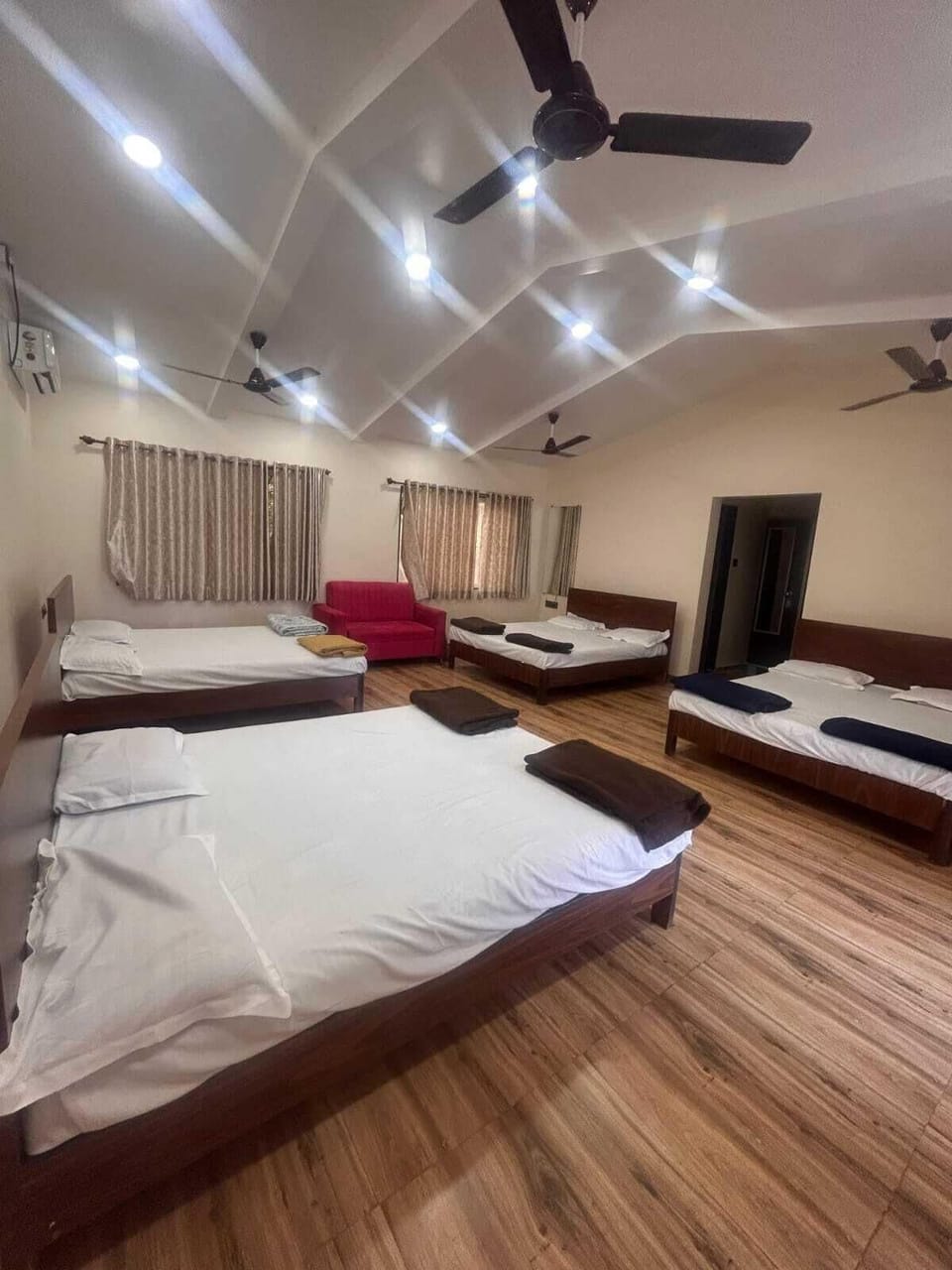 Family Room | Soundproofing, free WiFi, bed sheets