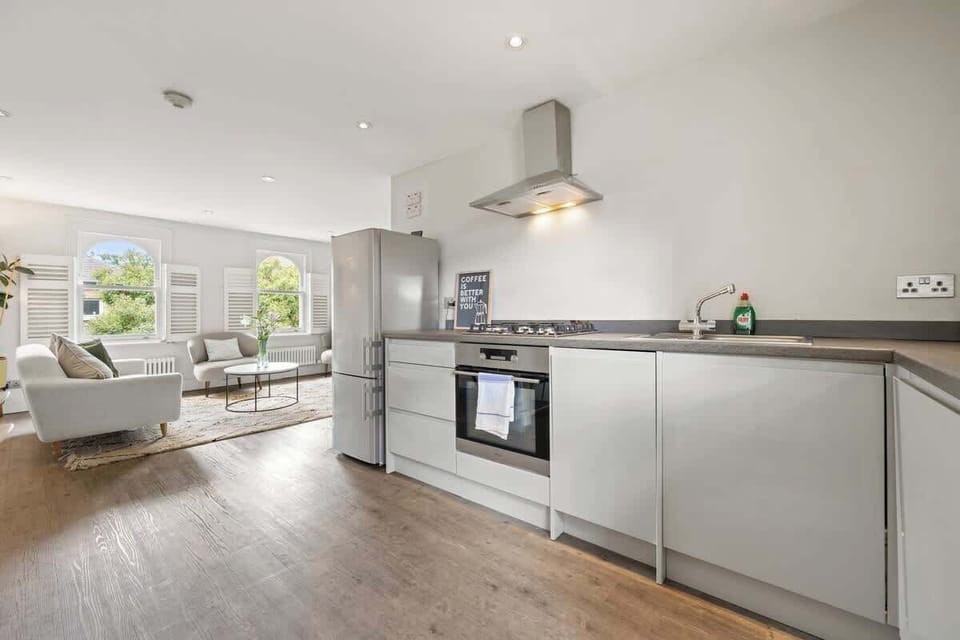1st floor - open space
Living room with a comfortable sofa and armchairs and a TV
Fully equipped kitchen and dining table with chairs
We can set up an airbed in the living room (to be agreed in advance)