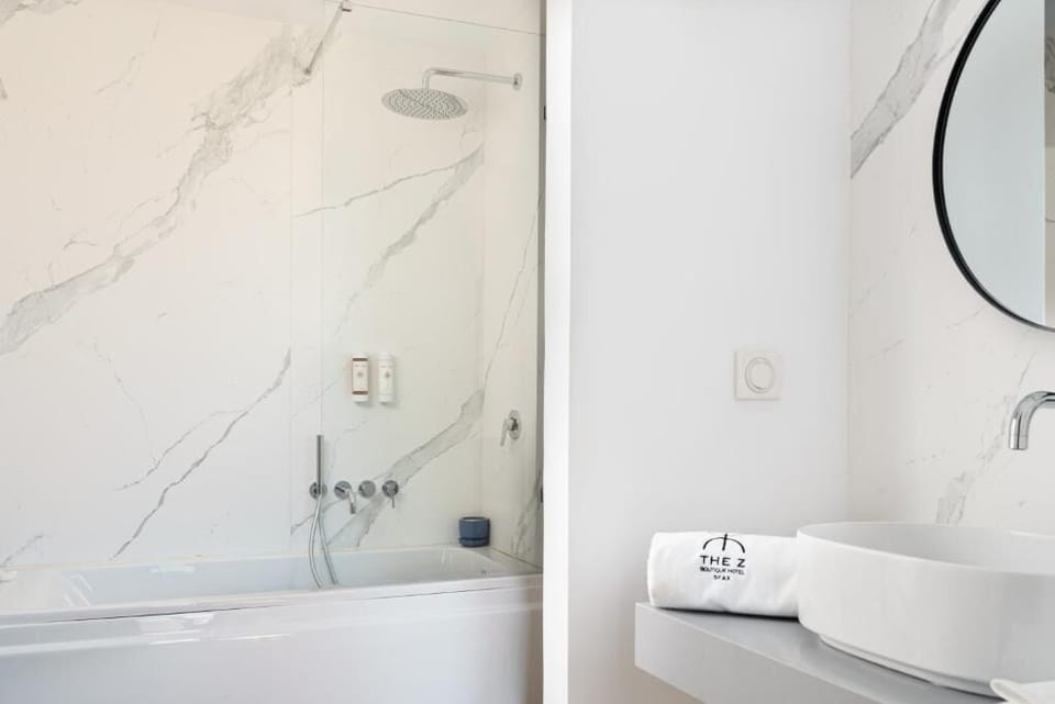 Deluxe Room | Bathroom