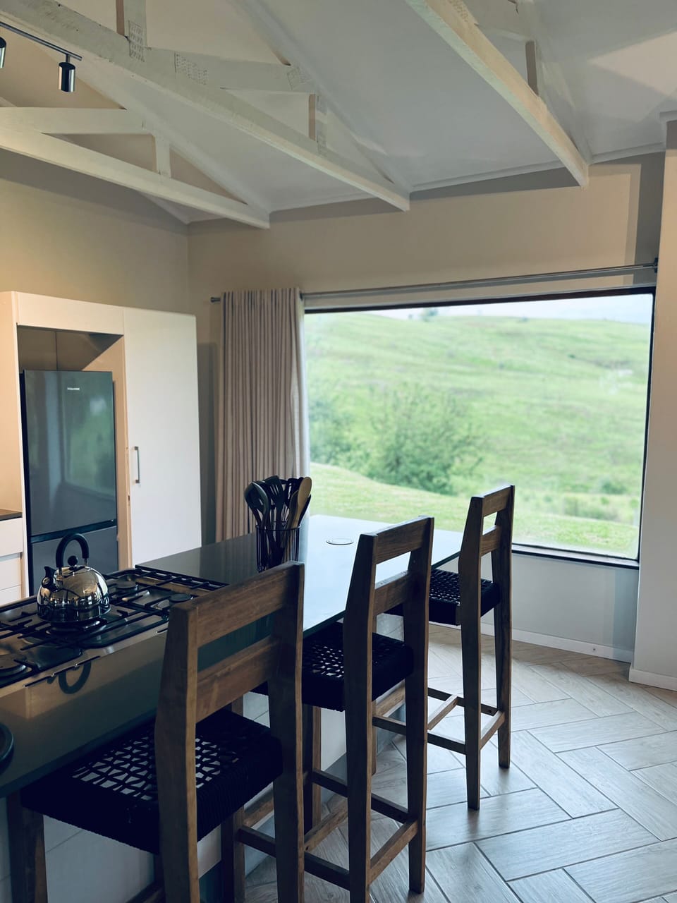 Superior House, Mountain View | Private kitchen | Electric kettle, toaster, eco-friendly cleaning products