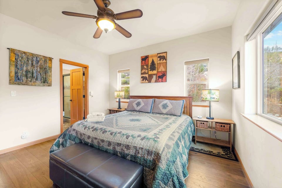 Bedroom 3 with queen bed and ensuite 
