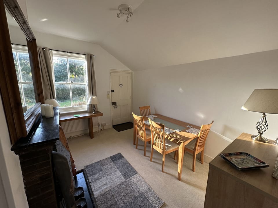 Cottage | Dining