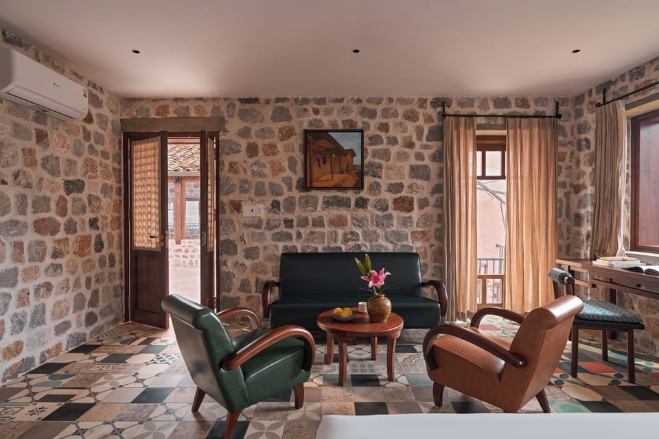 Comfort Suite, Balcony, Mountain View | Desk, laptop workspace, WiFi (free), bed sheets