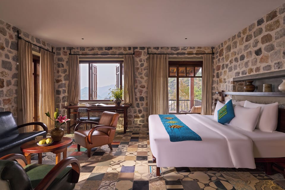 Comfort Suite, Balcony, Mountain View | Desk, laptop workspace, WiFi (free), bed sheets