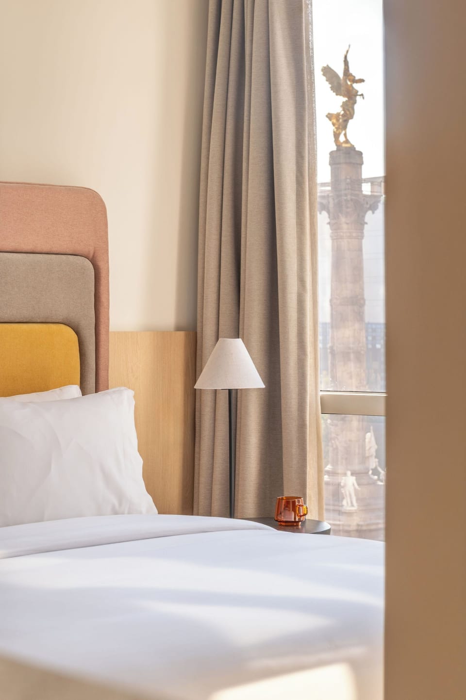 Headliner King Suite City View | In-room safe, iron/ironing board, WiFi (free), bed sheets