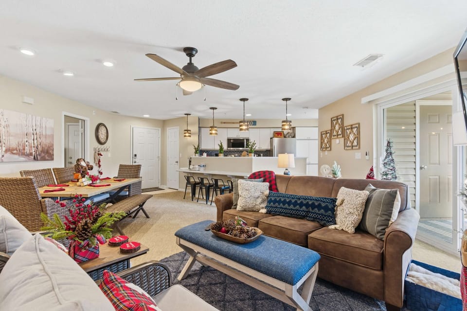 Condo, Multiple Beds, Balcony, Mountain View (The Ozark Getaway) | Living area