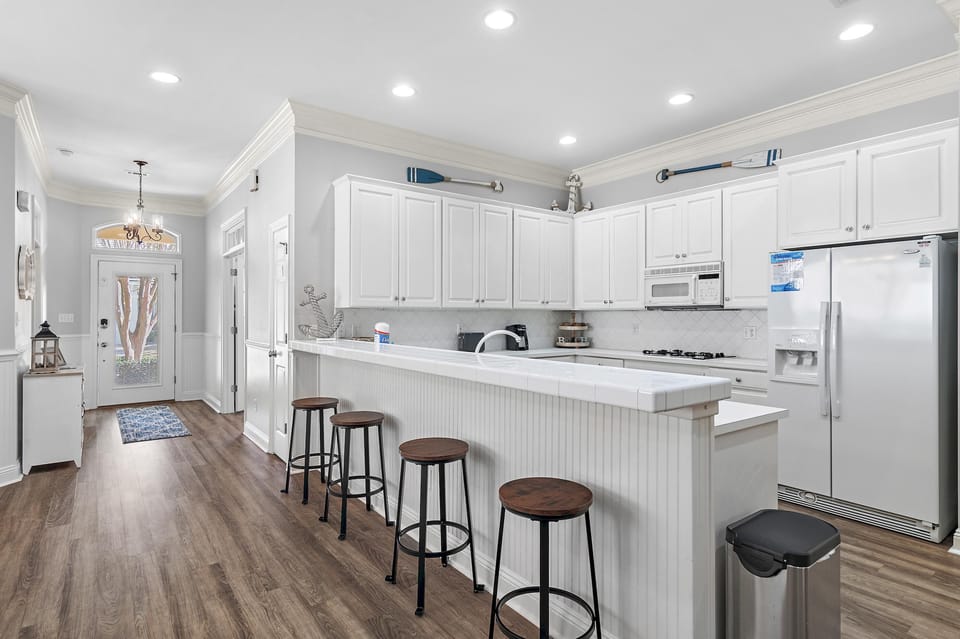 House, Multiple Beds (Emerald Escape) | Private kitchen | Oven, toaster