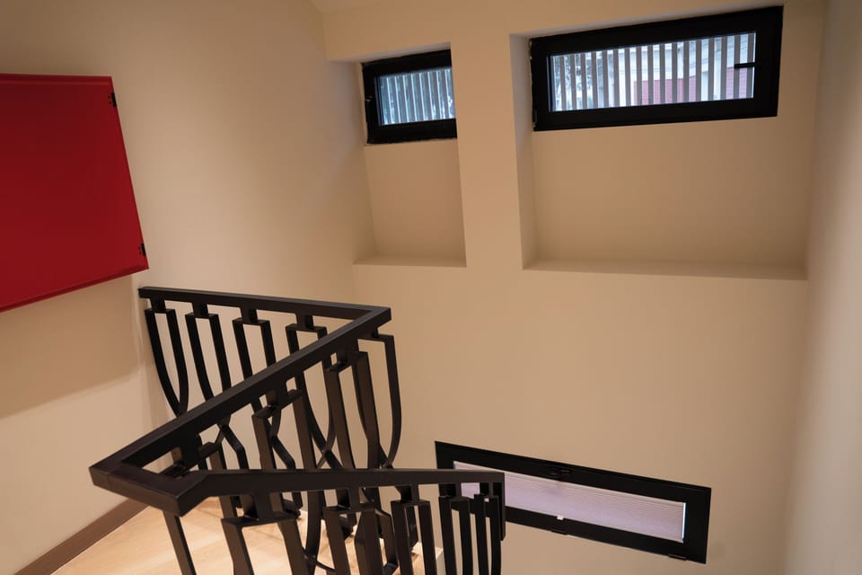 Handrails in stairways
