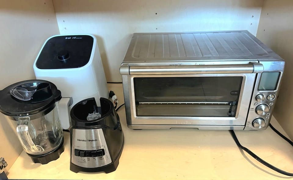 Blender, air fryer, counter oven