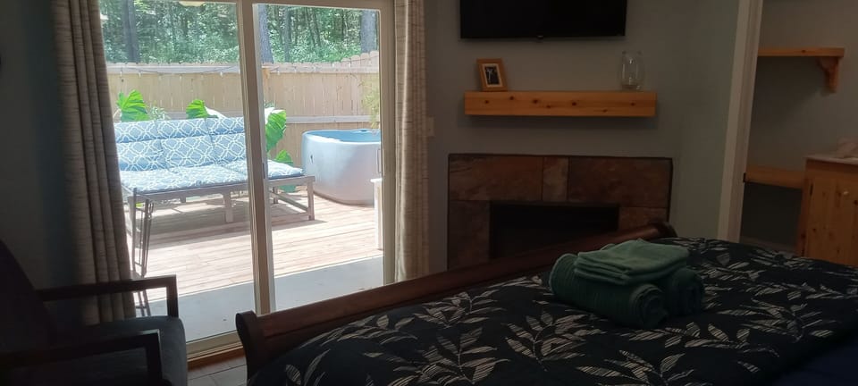 Deluxe Suite, Garden View | WiFi (free)
