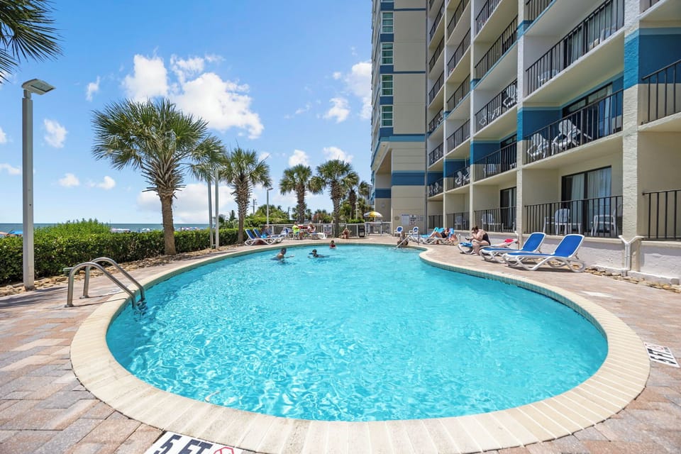 Ocean front Pools? yes, please! 