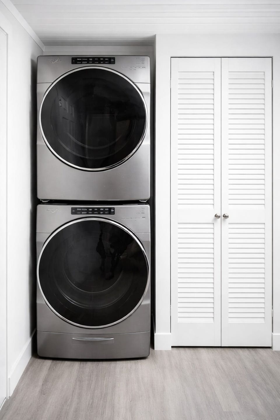 Laundry facilities, detergent provided.