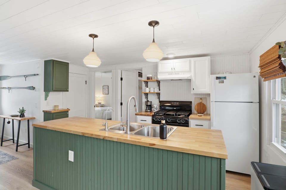 Fully Stocked Kitchen