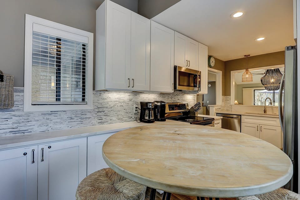 Fully stocked kitchen with stainless steel appliances. Also featuring a 2 seater high top.