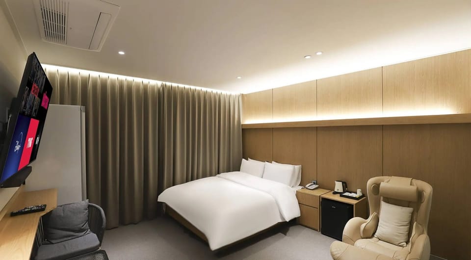 Brown Classic | Down comforters, desk, laptop workspace, soundproofing