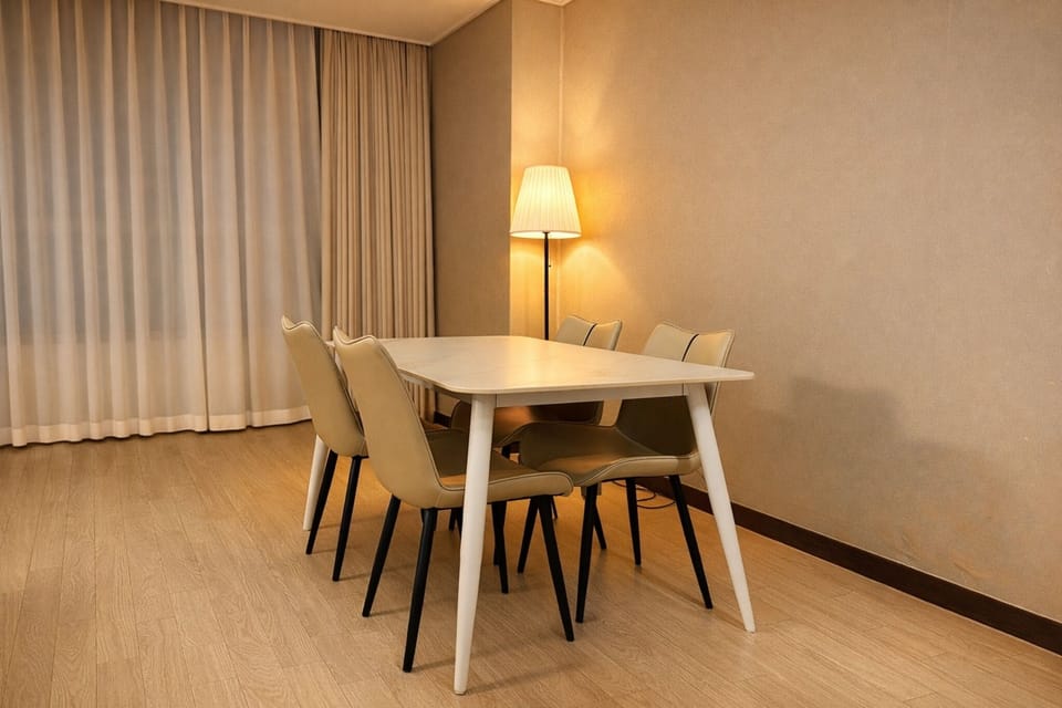 Family Room | In-room dining